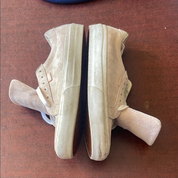 Unisex Women 7.5, Men 6.0, Vans Cream Suede Sneakers - Picture 5 of 6